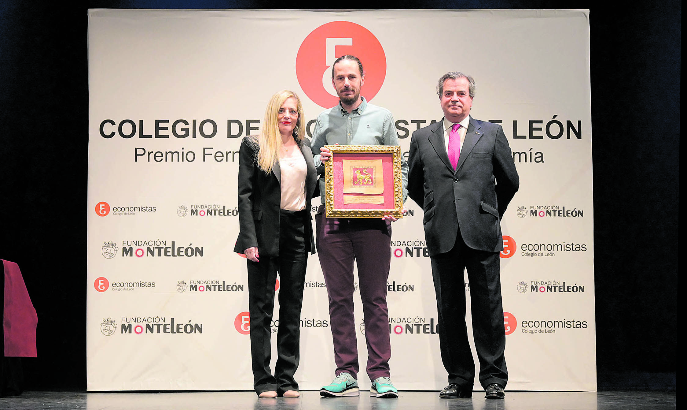 La ceremonia de entrega tuvo lugar en el Teatro San Francisco. | MAURICIO PEÑA