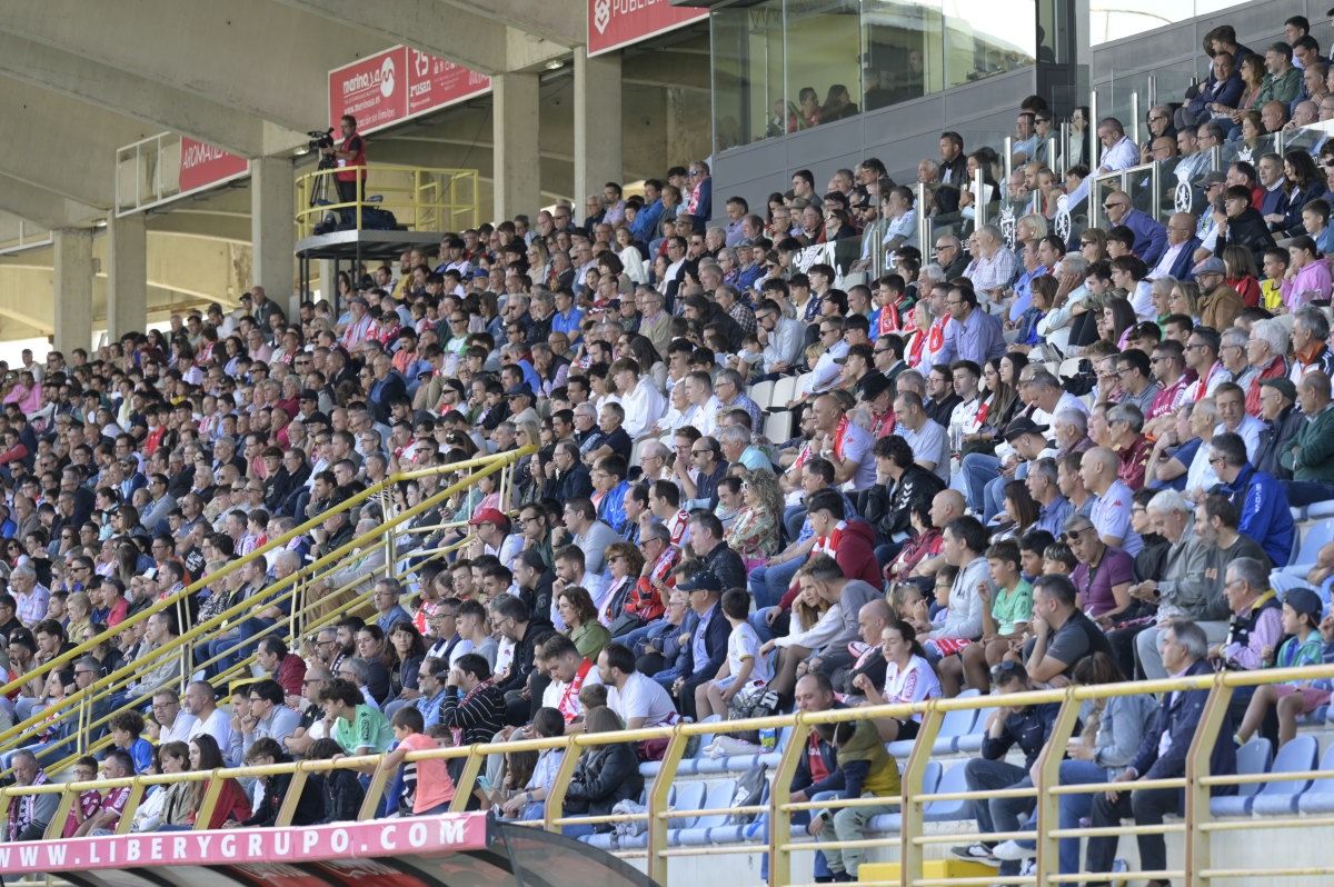 Imagen de las gradas culturalistas frente al Osasuna B. | MAURICIO PEÑA