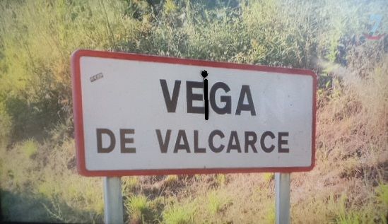 Un cartel en el que se reivindica la toponimia del gallego en El Bierzo.