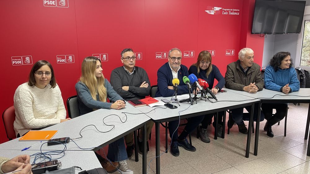 Parte del equipo del PSOE de Ponferrada en una imagen de archivo. | JAVIER FERNÁNDEZ