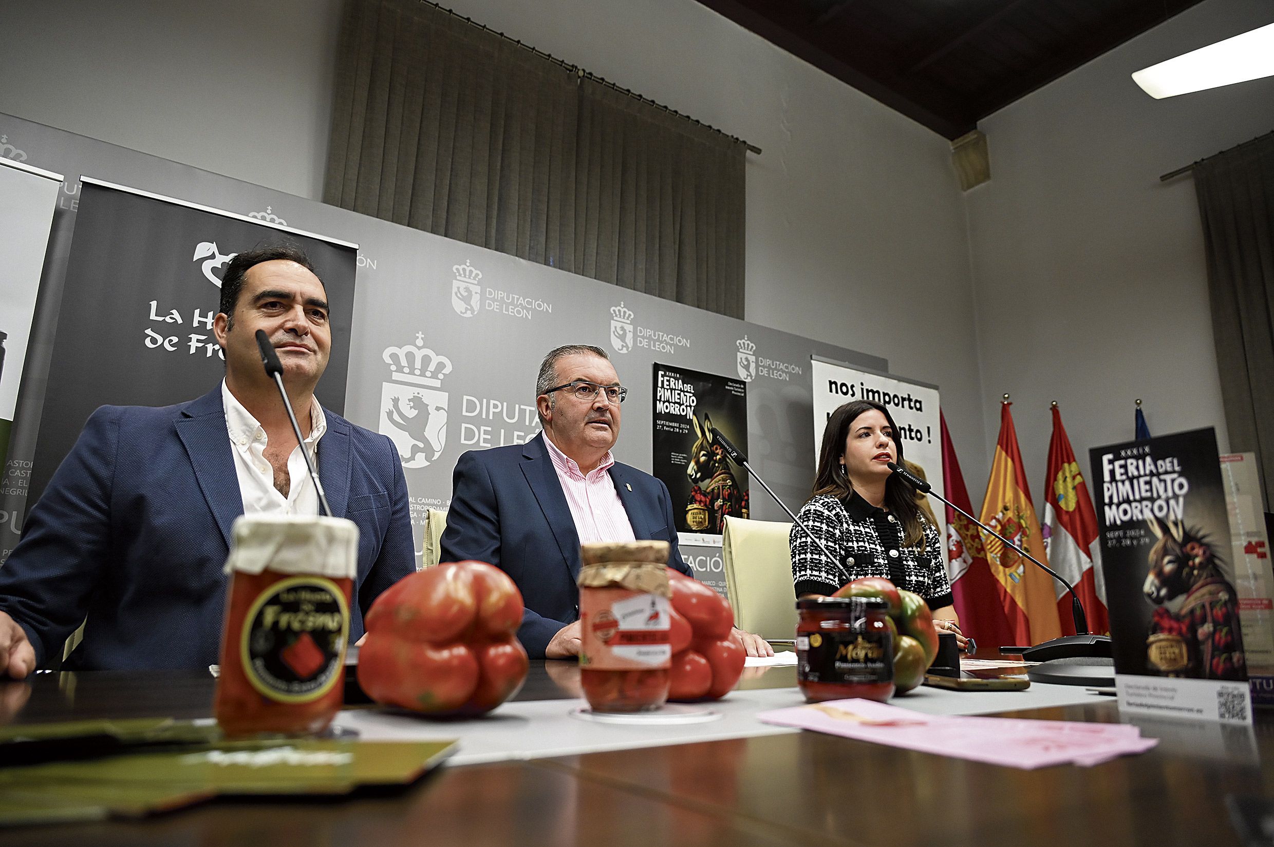 Presentación de la Feria del Pimiento Morrón de Fresno de la Vega en la Diputación de León este jueves. | SAÚL ARÉN