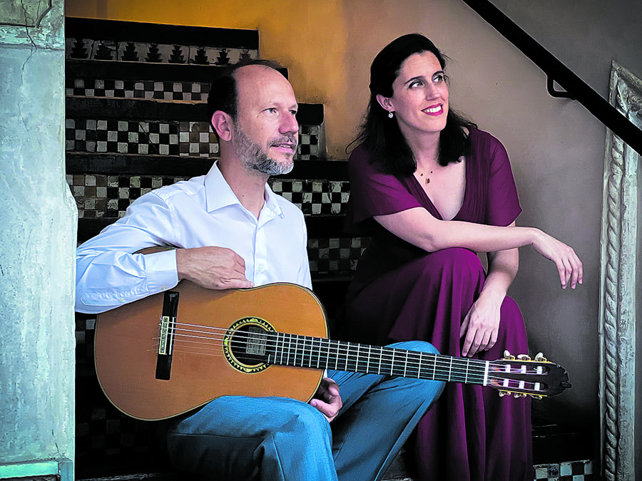 El guitarrista Pablo Rioja y la soprano Paloma Friedhoff. L.N.C.