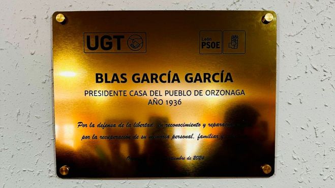 La placa conmemorativa. | L.N.C.