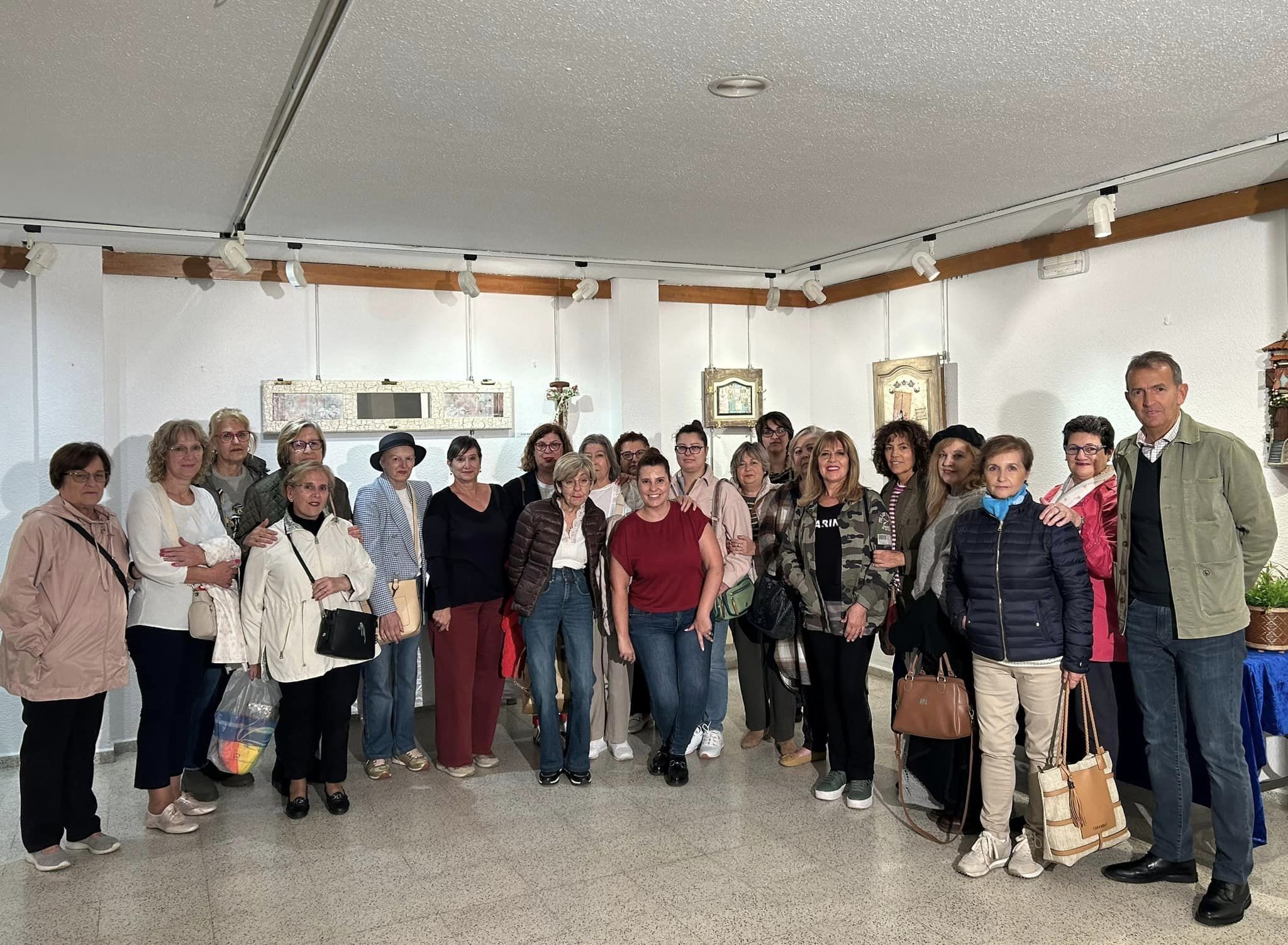 La inauguración de la muestra en La Robla. | L.N.C.