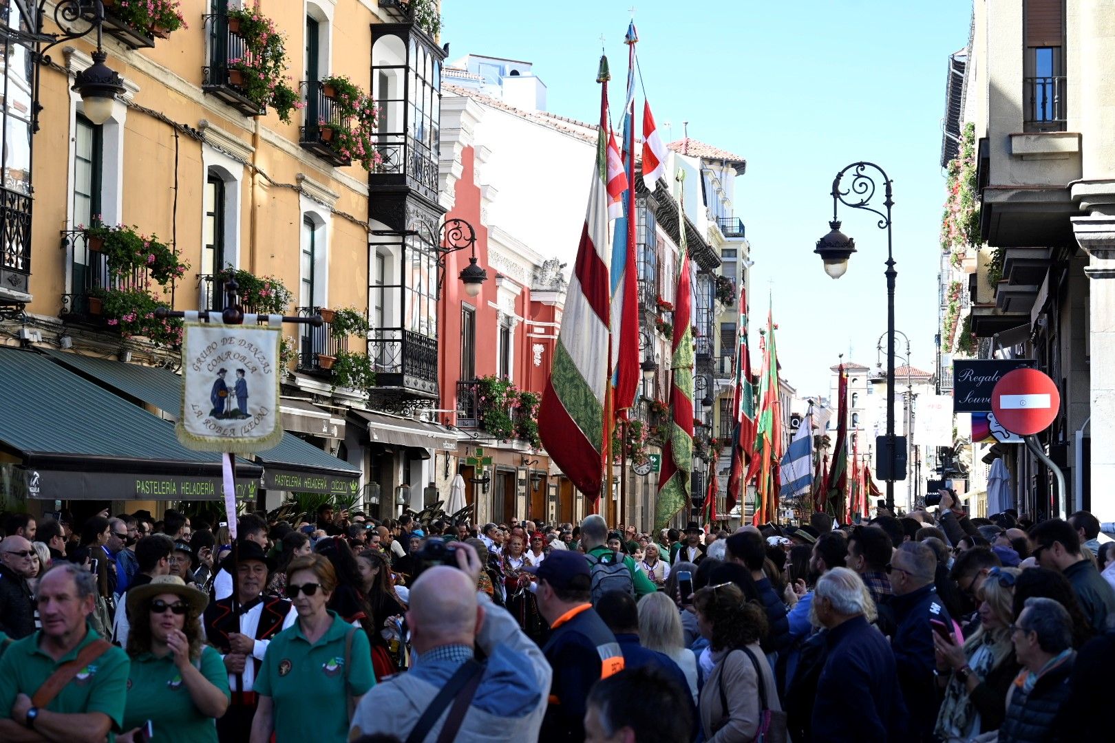 Carros y pendones San Froilán 2024 16