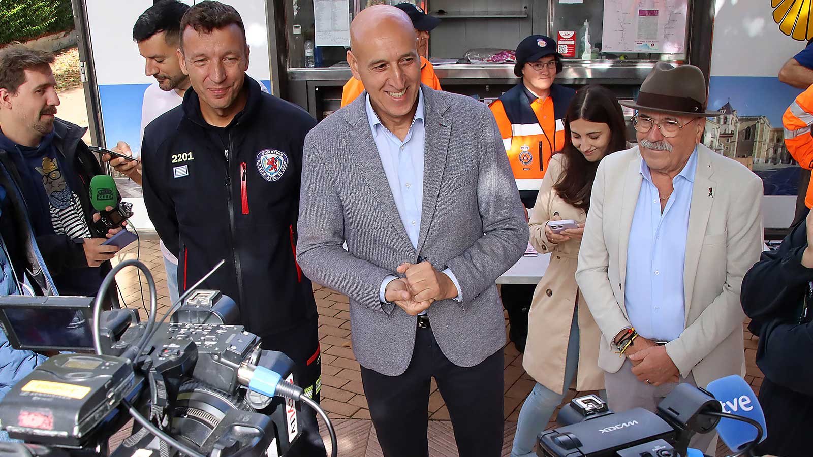 El alcalde de León, José Antonio Diez, este martes en Puente Castro. | ICAL