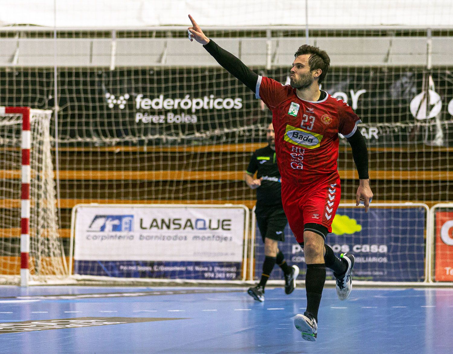 Benites celebra un gol con el Huesca. | CLUB BALONMANO HUESCA