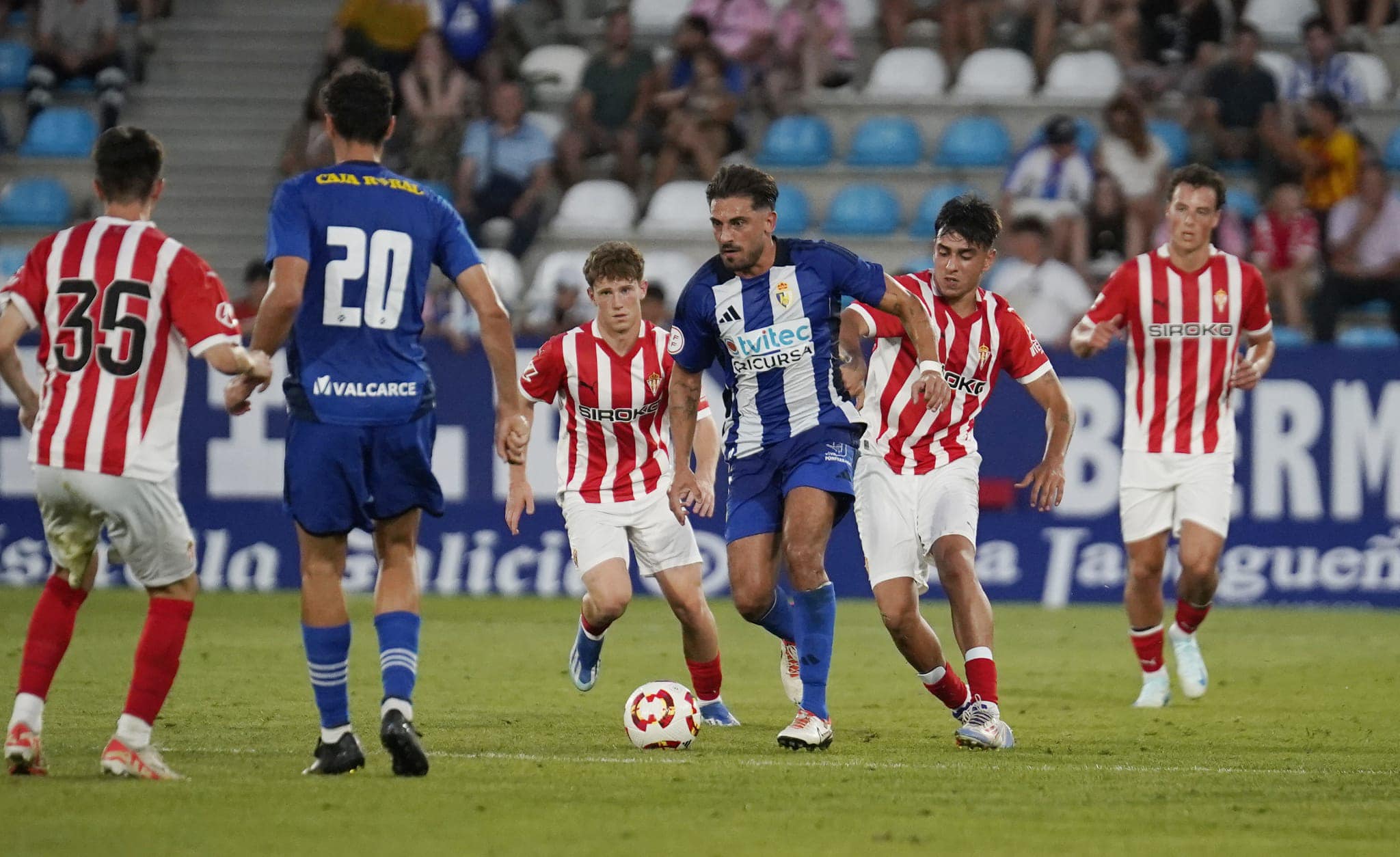 Borja Fernández durante un partido de pretemporada en El Toralín. | SDP