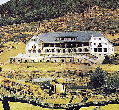 Foto de archivo del antiguo Parador Nacional de Riaño. | L.N.C.