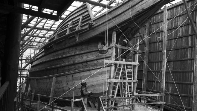 Construcción de la nao ballenera San Juan en el astillero-museo Albaola, en Pasaia. | PABLO J. CASAL