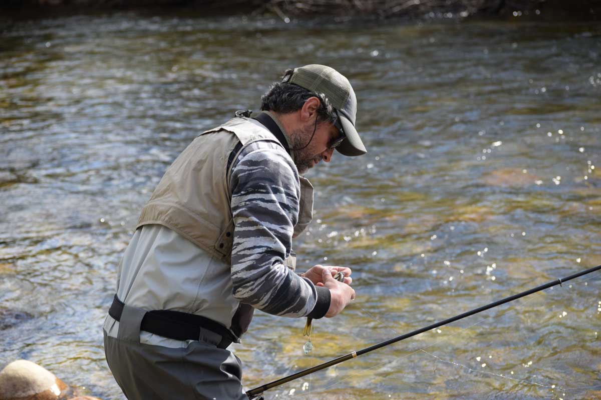 Juanín García es un gran aficionado al mundo de la pesca. | LAURA PASTORIZA