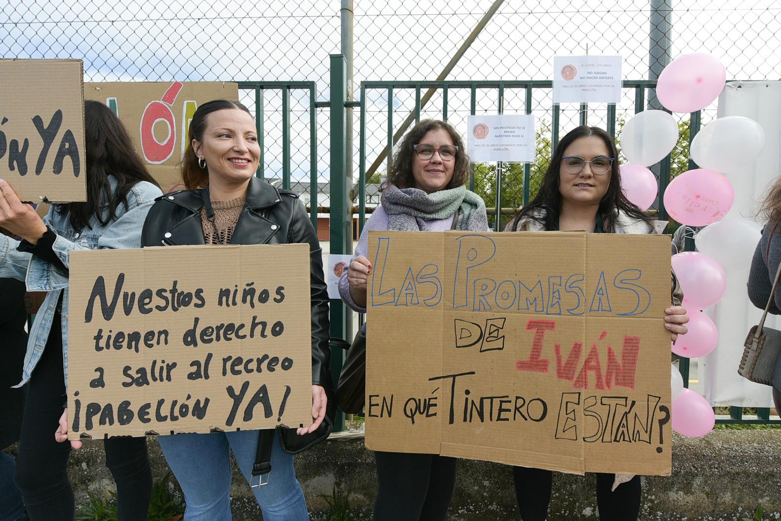 Las familias protagonizaron la manifestación por el pabellón.