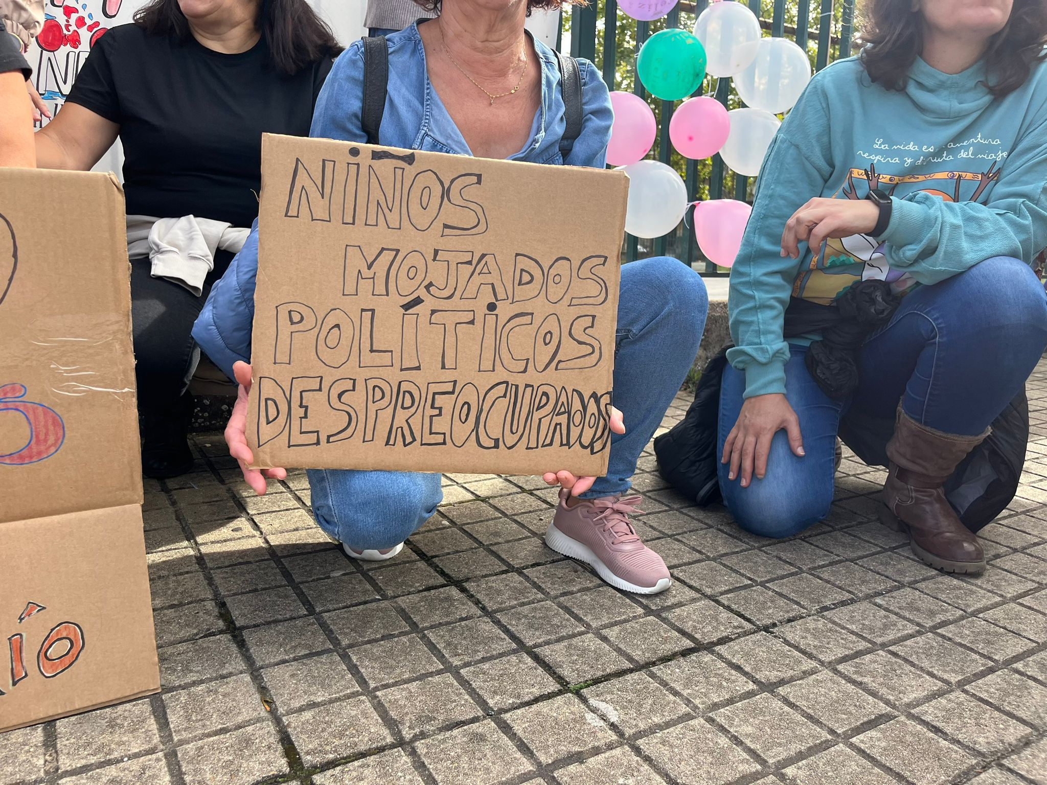 Manifestaciones en el colegio por el patio cubierto.