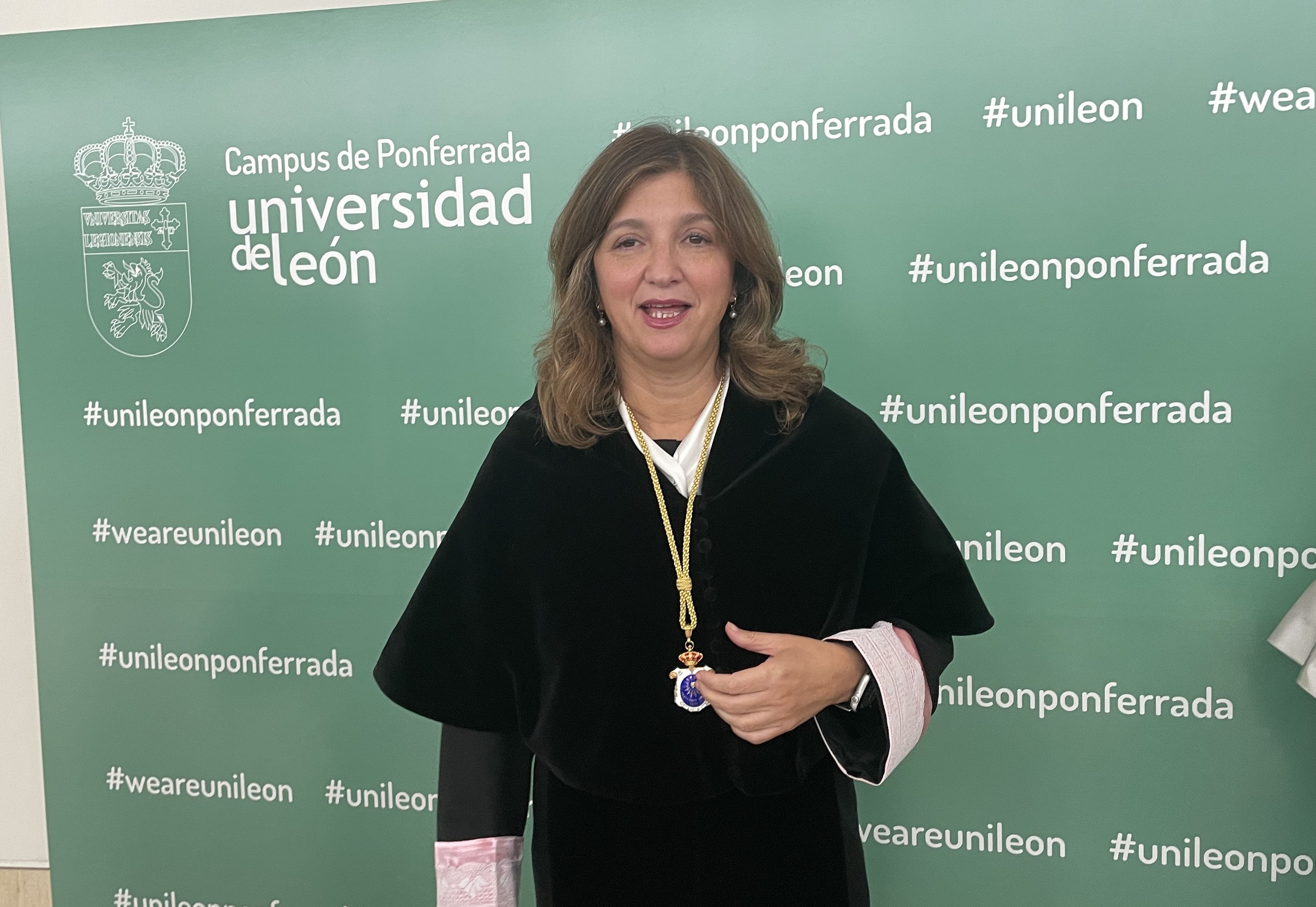 La rectora Nuria González este jueves en Ponferrada. | JAVIER FERNÁNDEZ