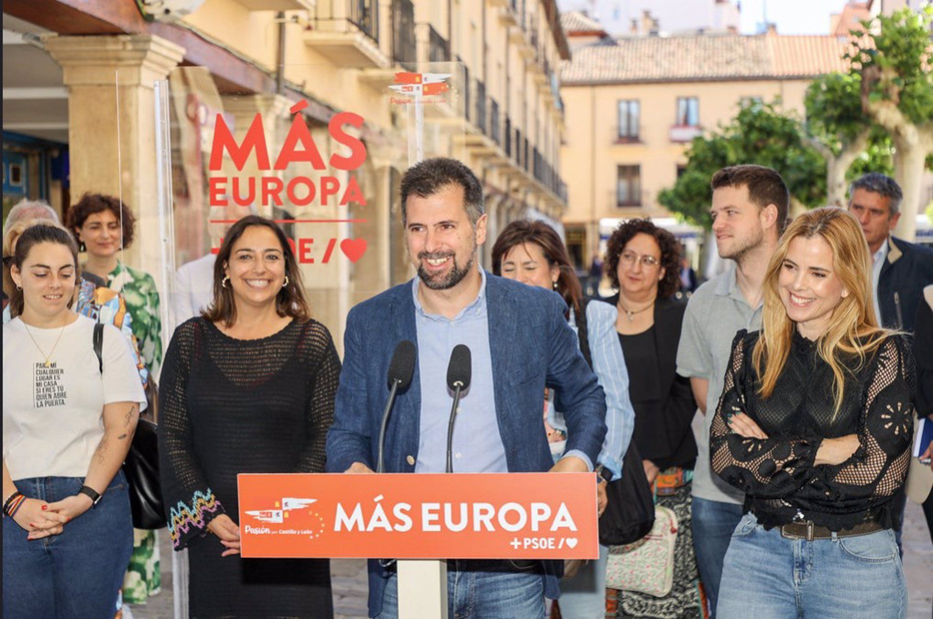 Miriam Andrés y Luis Tudanca con otros cargos socialistas en un acto de Palencia. | PSOECYL