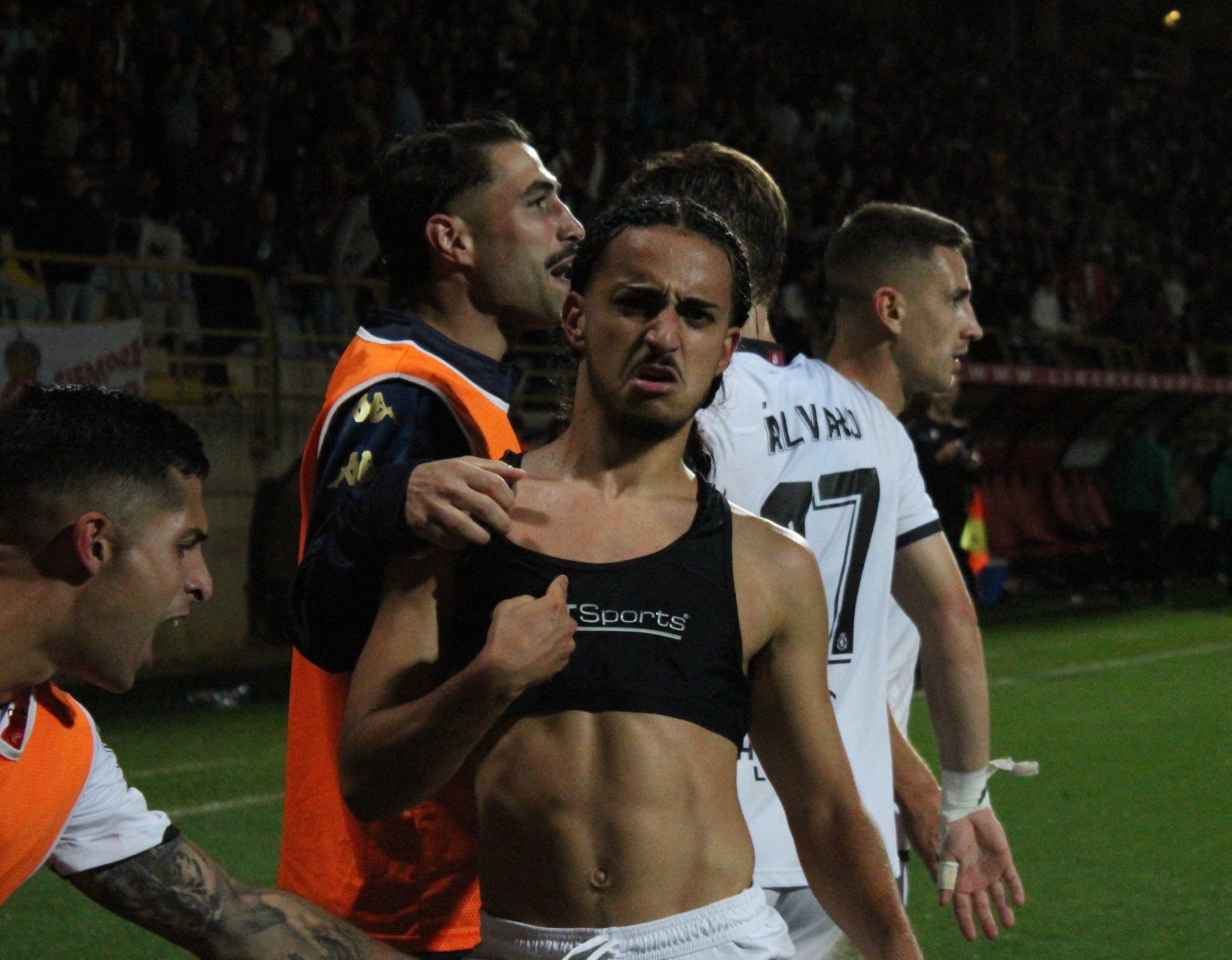 Txus Alba celebra el gol que supuso el 2-1. | CYD