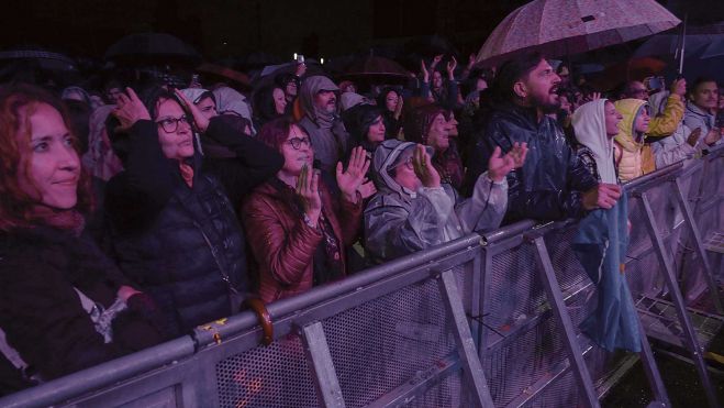 El público disfrutó del concierto bajo la lluvia. | MAURICIO PEÑA