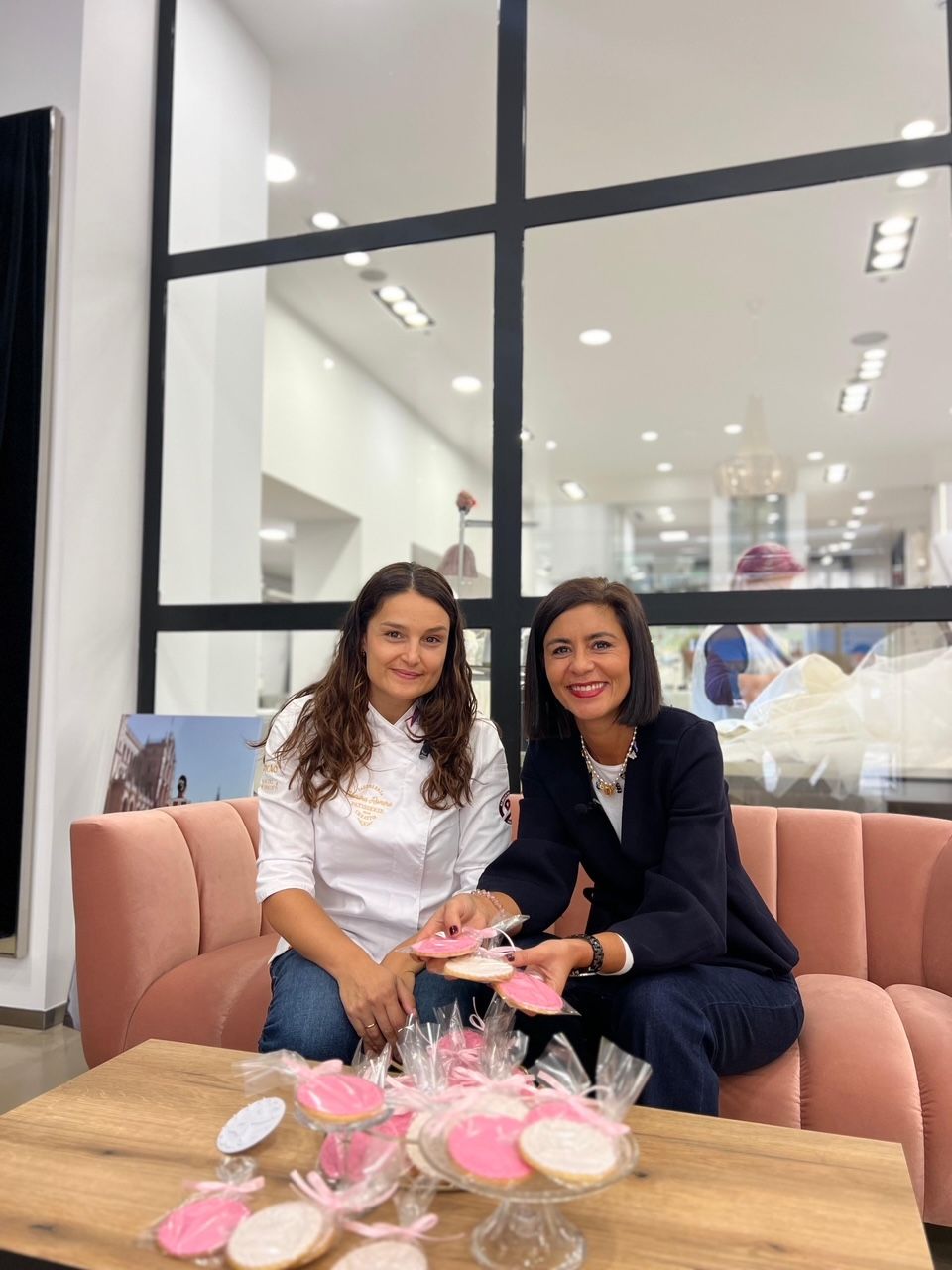 Las dos protagonistas de la idea de la galleta solidaria, Sandra y Silvia.