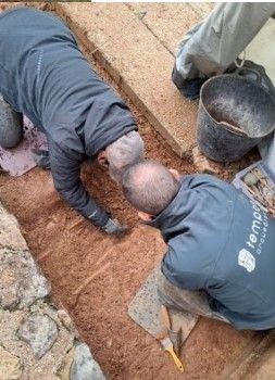 Momentos de los trabajos de exhumación.