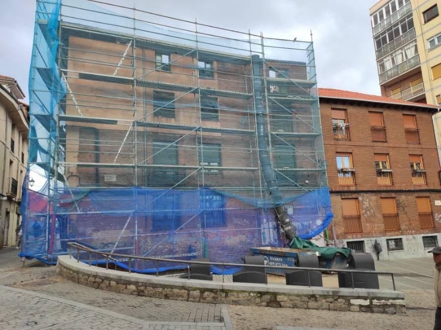 Derrumbe parcial de un edificio en el Barrio Húmedo de León. 