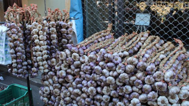 El año pasado unos 400 puestos ocuparon las calles de Boñar. | ALFREDO HURTADO