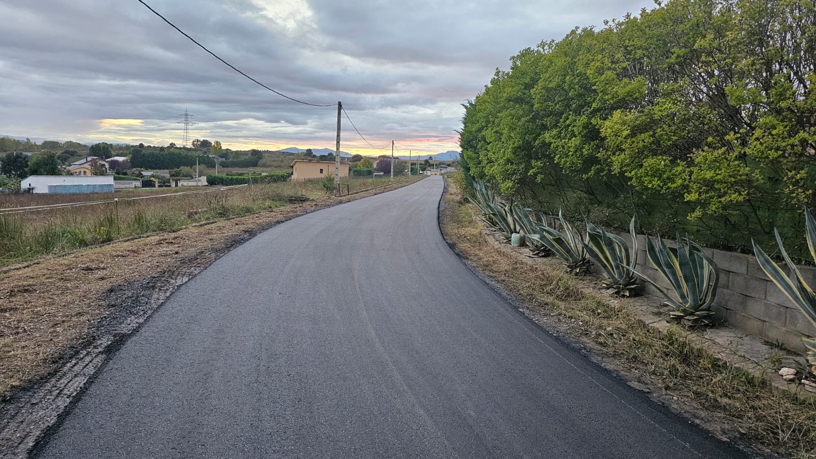 Asfaltado del Camino Vikera de San Andrés de Montejos.