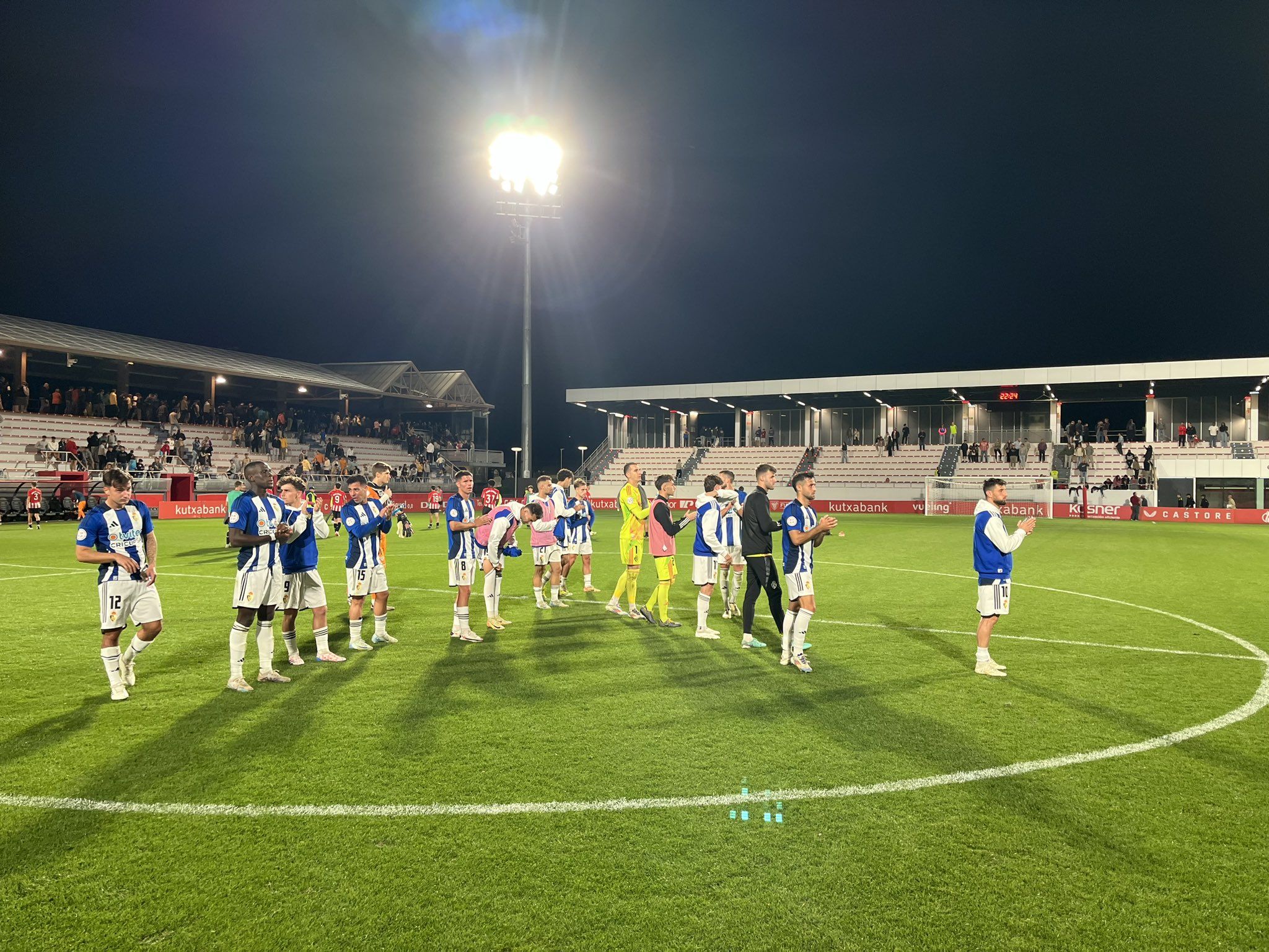 Imagen de la plantilla de la Ponferradina tras el partido en Lezama | SDP