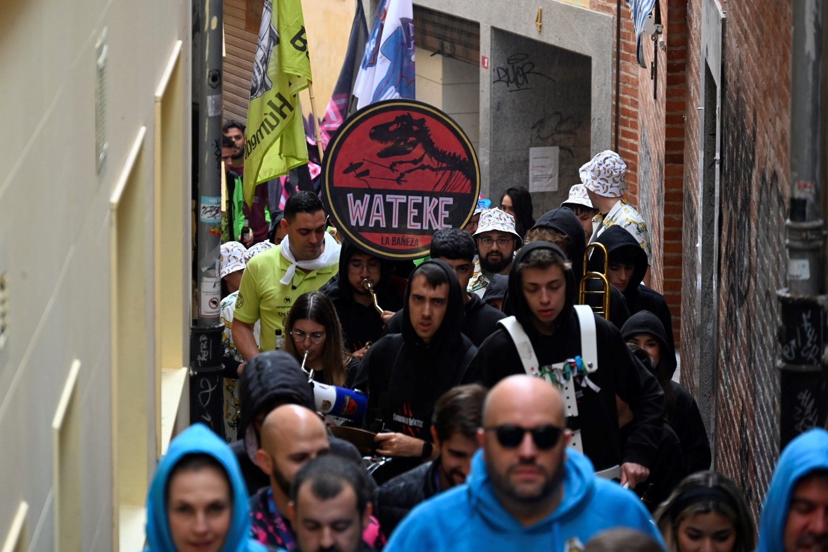 Día de peñas en León. | SAÚL ARÉN