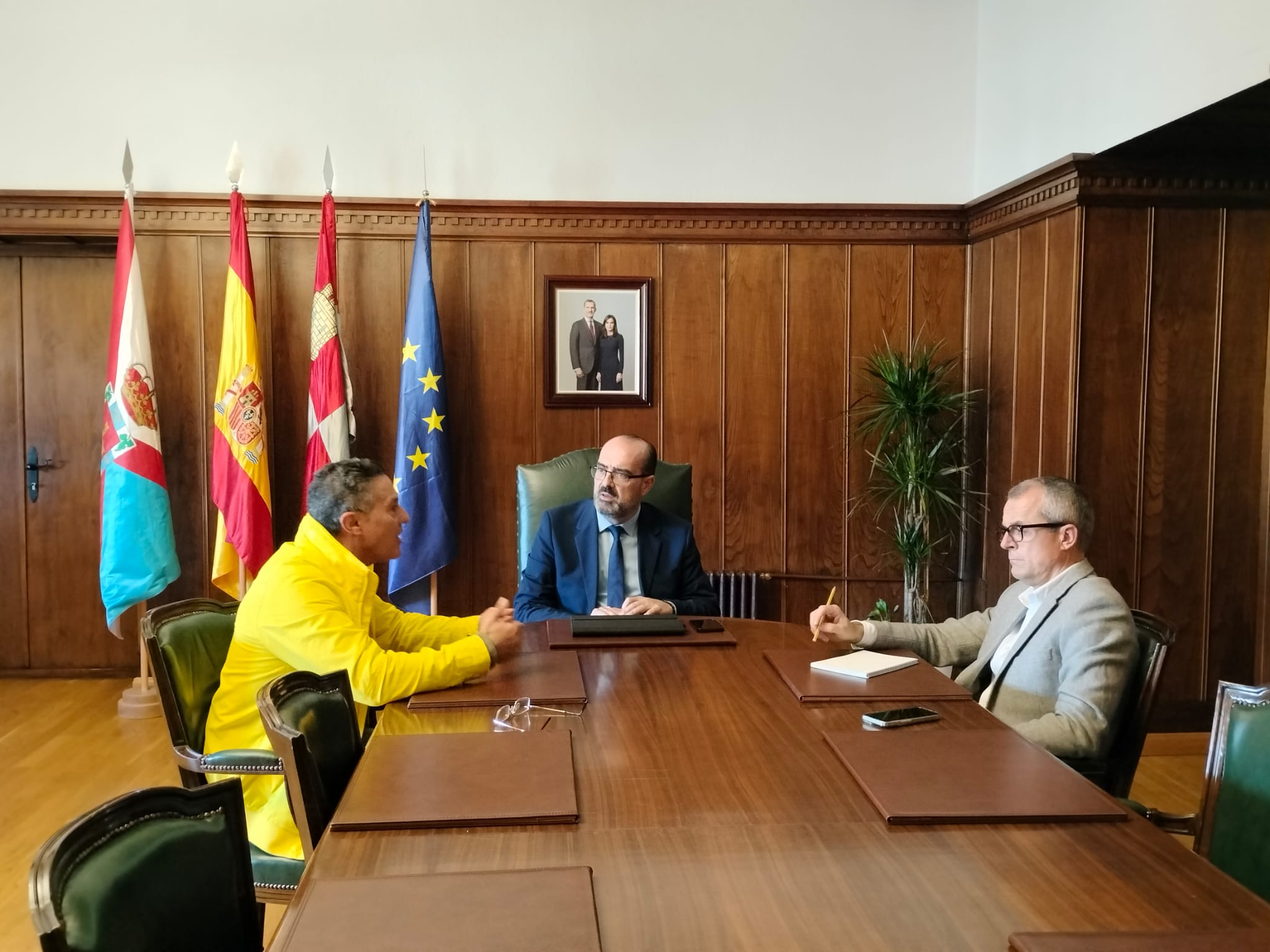 Reunión de Morala con la Plataforma Futuro para El Bierzo.