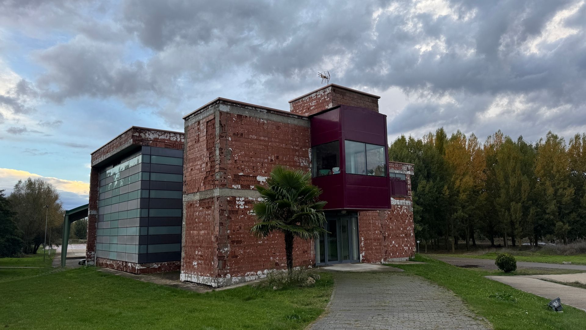 Estado actual del edificio del Mirador de la Condesa con las obras paralizadas. | L.N.C.