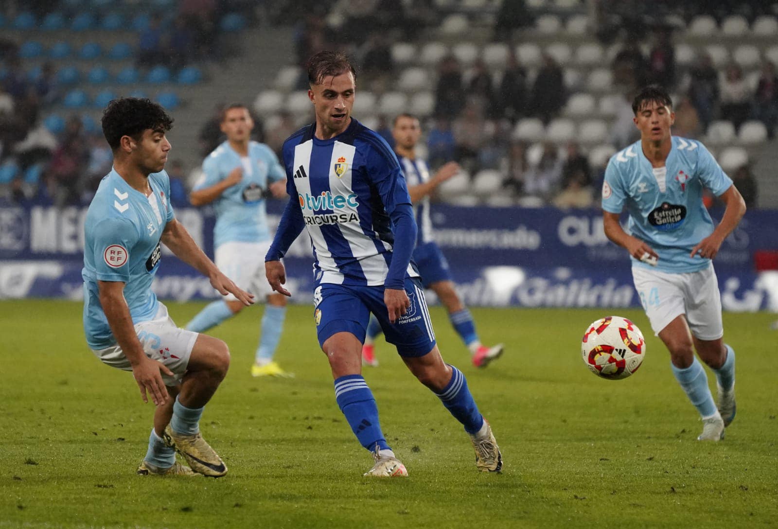 Álvaro Ramón durante el último partido en casa de la Deportiva ante el Celta Fortuna. SDP