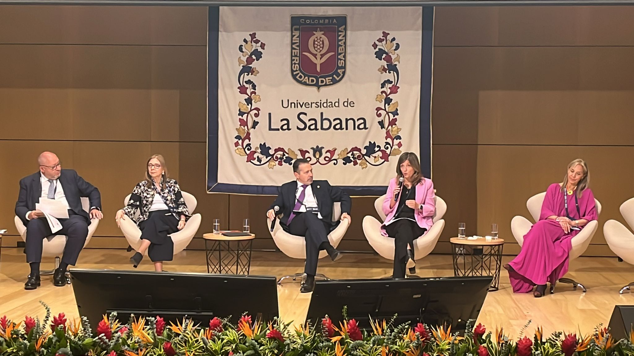 Intervención de la rectora de la ULE en el encuentro celebrado en Colombia. L.N.C.