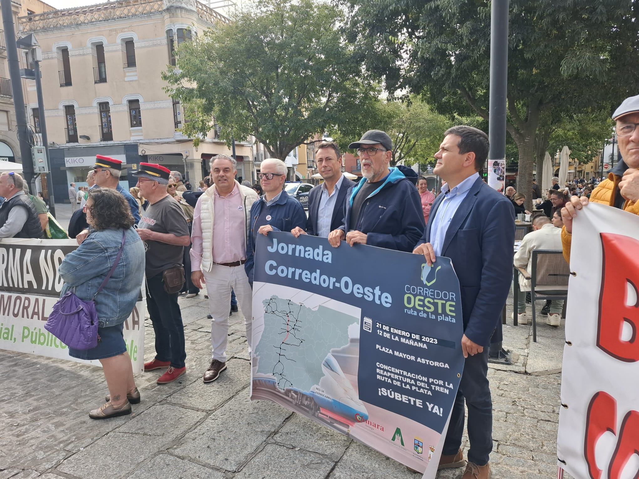 Representación leonesa en la jornada reivindicativa de Plasencia. | L.N.C.