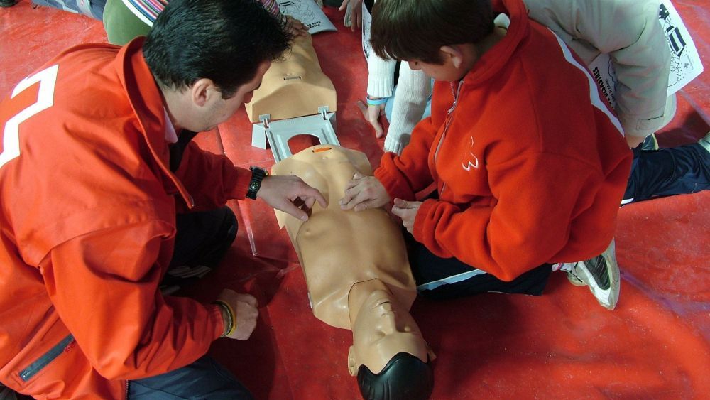 Taller de primeros auxilios impartido por Cruz Roja León. | L.N.C.