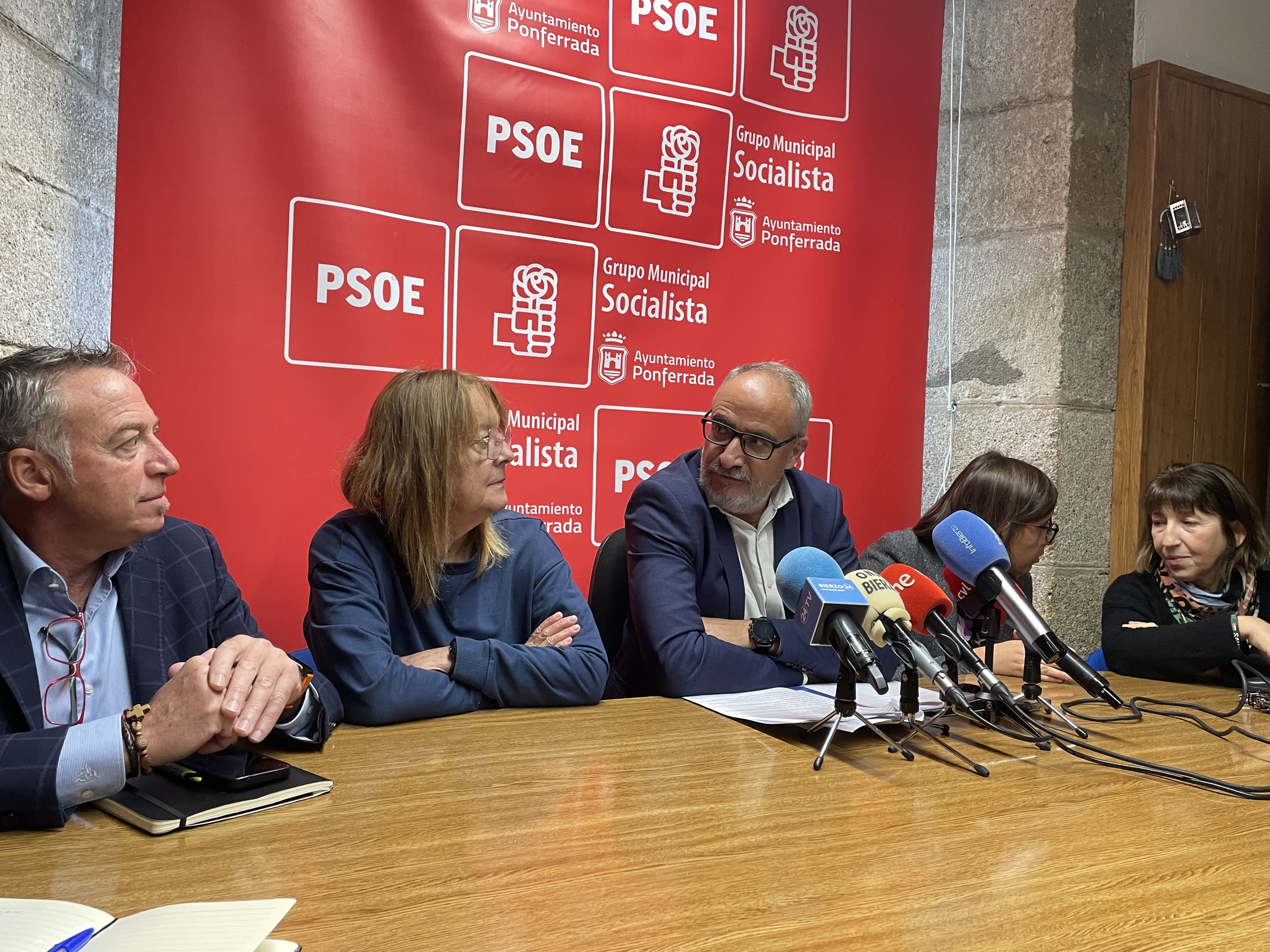 Rueda de prensa del Grupo Municipal Socialista de Ponferrada. | JAVIER FERNÁNDEZ