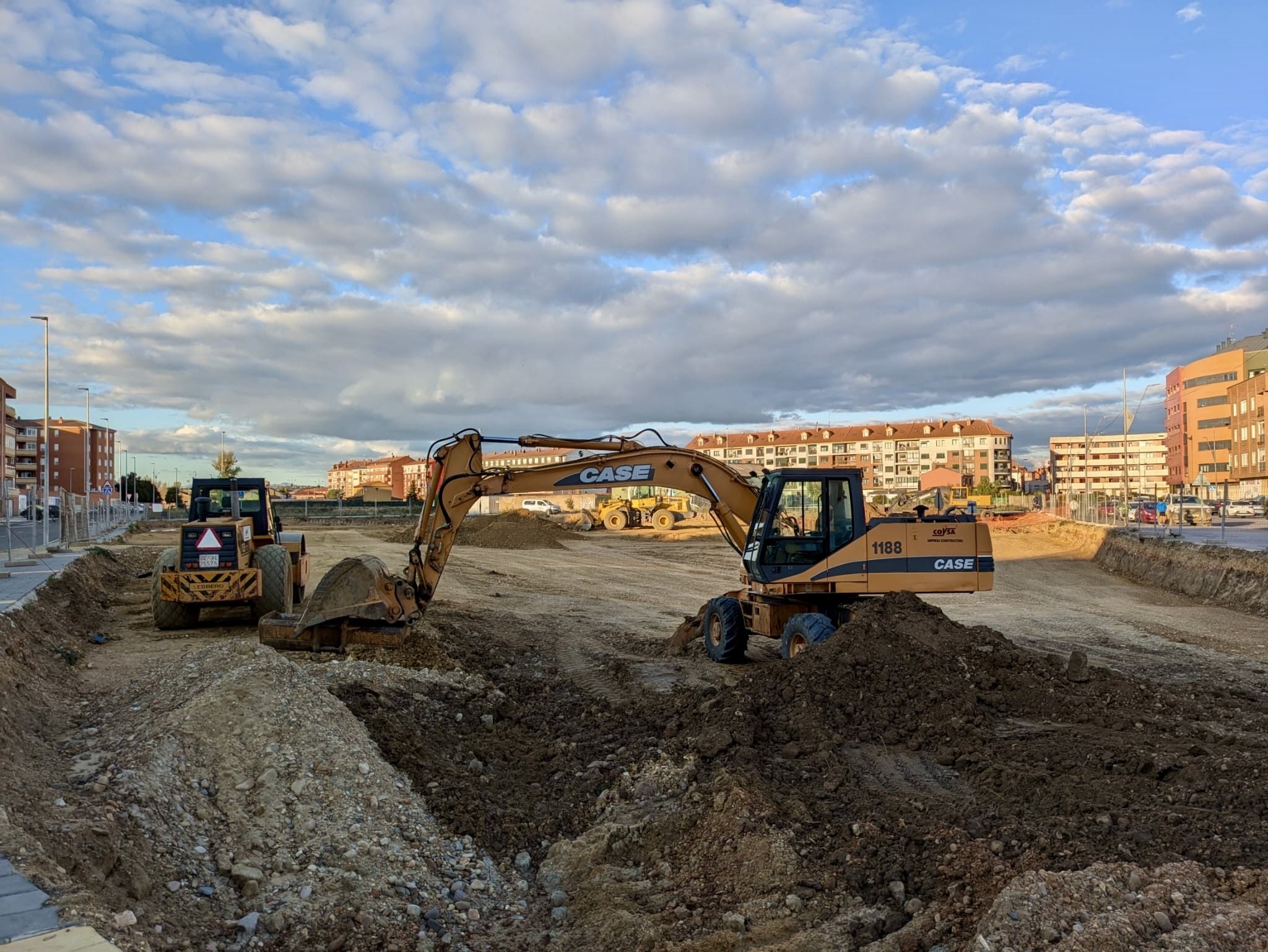 Las obras para la construcción de un nuevo supermercado en la avenida Dulcinea han arrancado.