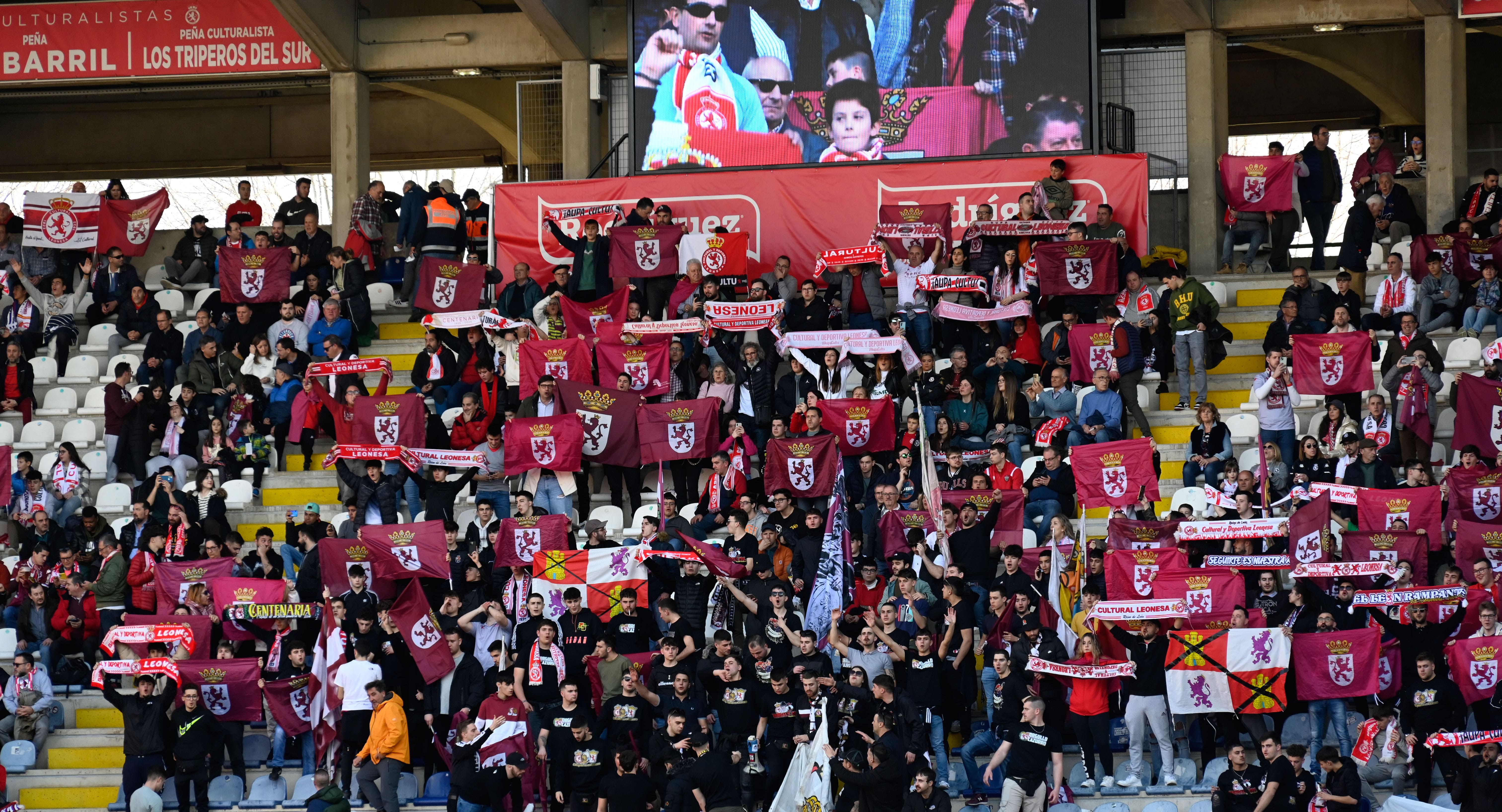 Afición de la Cultural en el derbi en el Reino de León la temporada pasada | SAÚL ARÉN