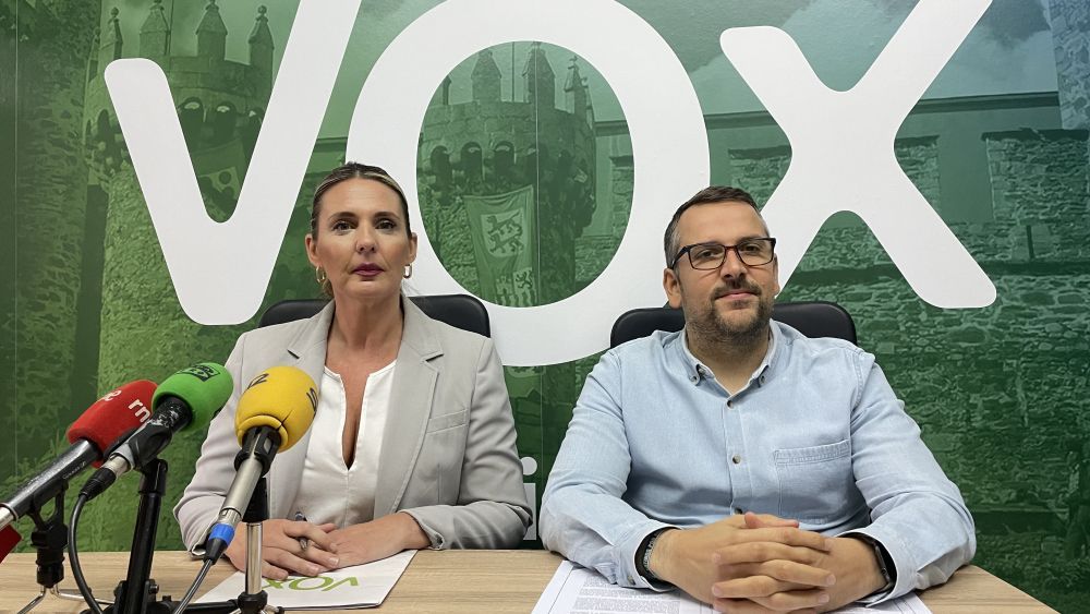 Los concejales de Vox Patricia González y Gerardo González. | JAVIER FERNÁNDEZ