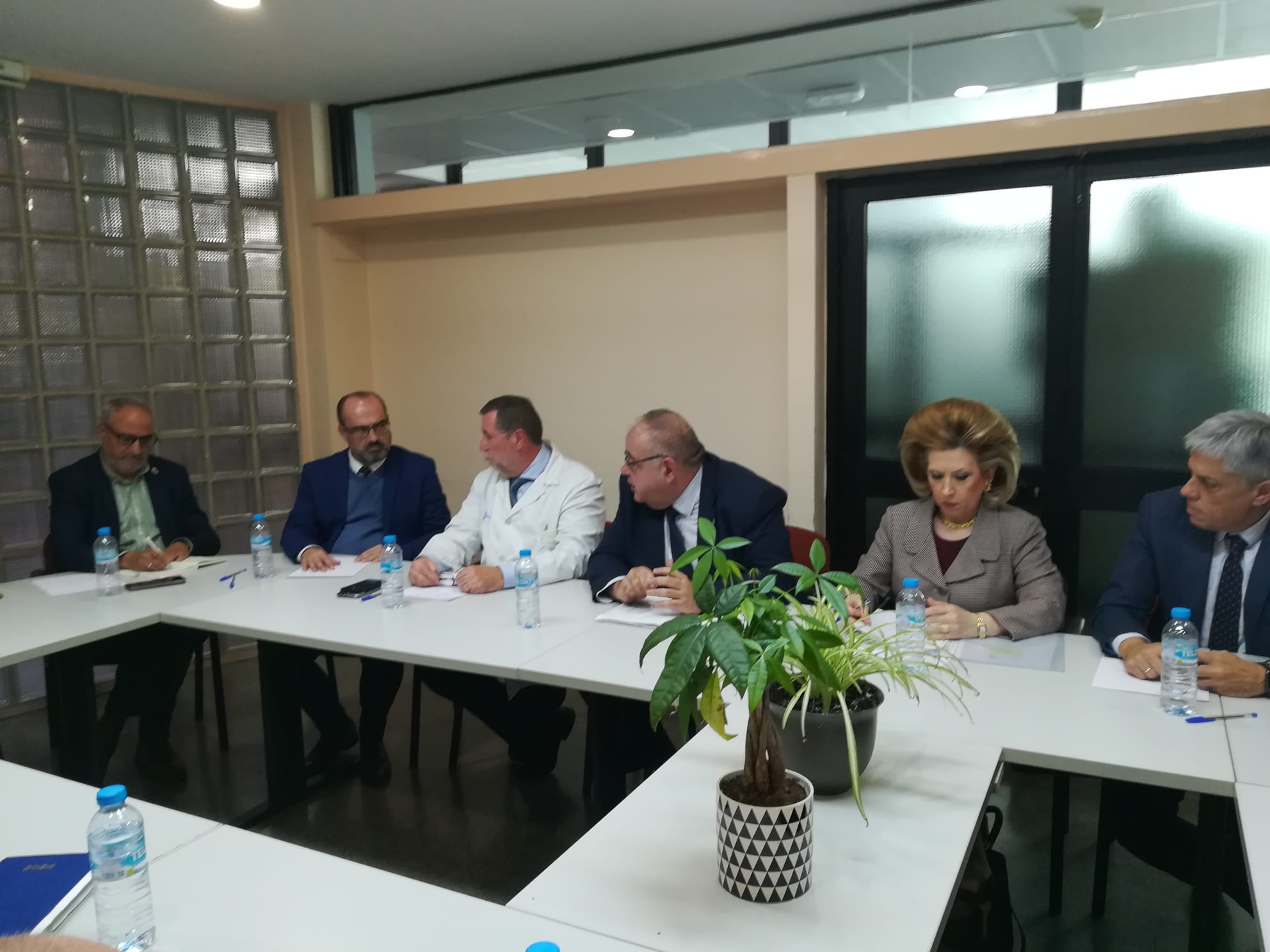 Reunión del consejero de Sanidad con profesionales e instituciones en el Hospital El Bierzo. | MAR IGLESIAS