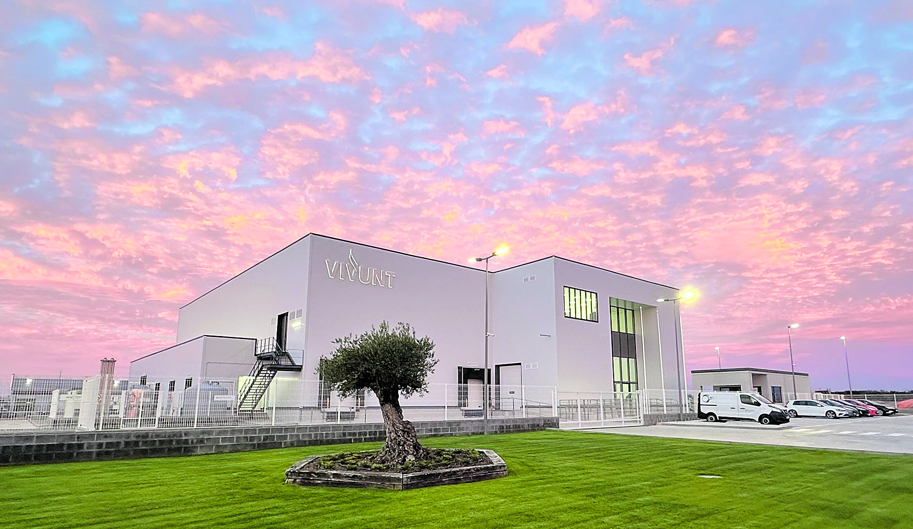 En la fotografía, imagen de las instalaciones de la planta farmacéutica de VIVUNT PHARMA en León.