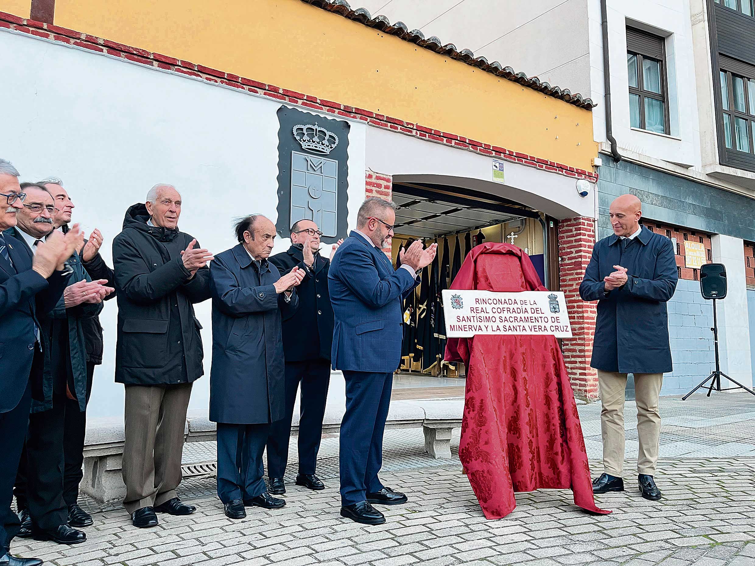 Presentación de la placa que da nombre a la rinconada de Minerva. | SAÚL ARÉN