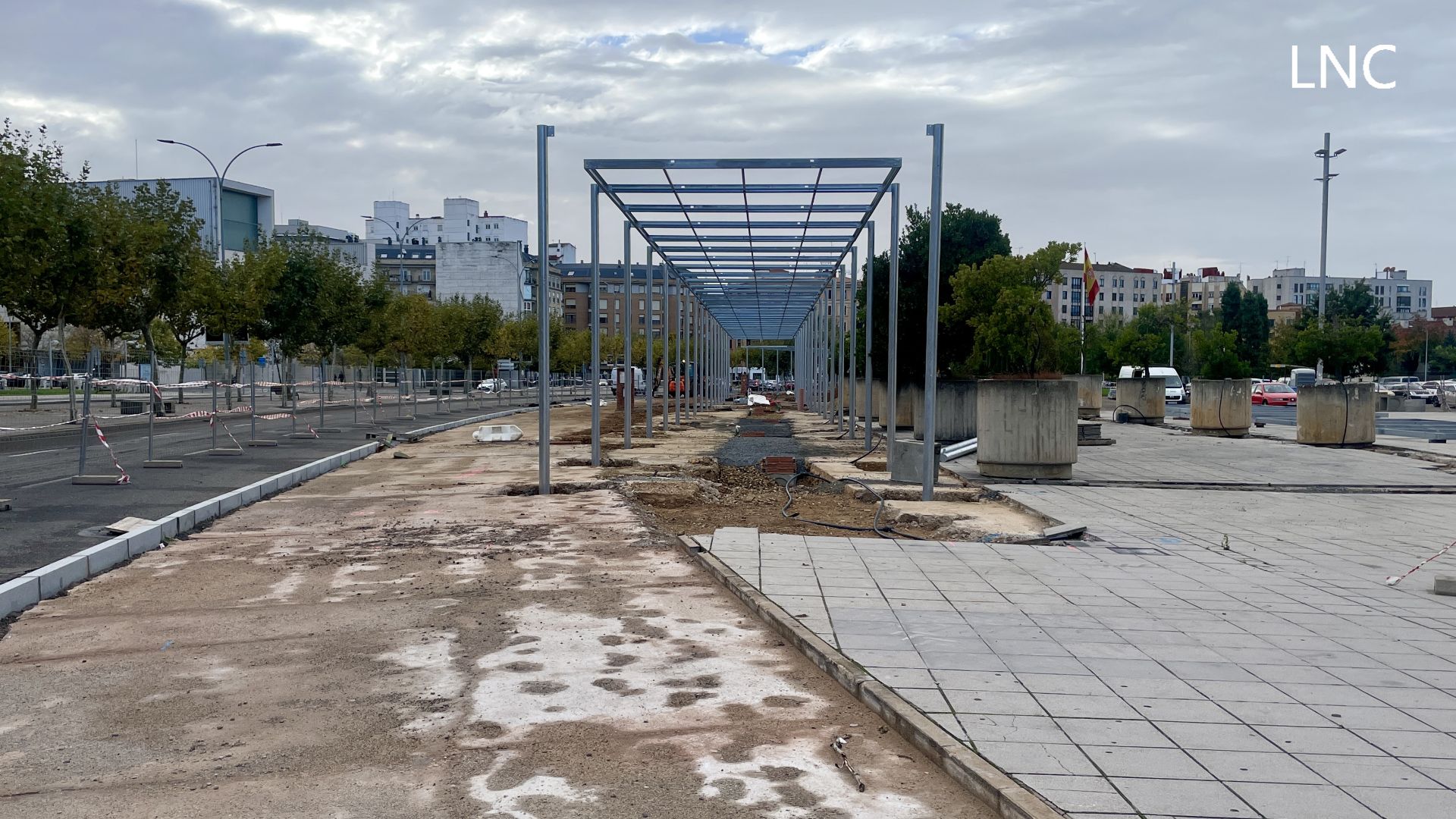 La pérgola bioclimática junto al Auditorio ya se deja ver