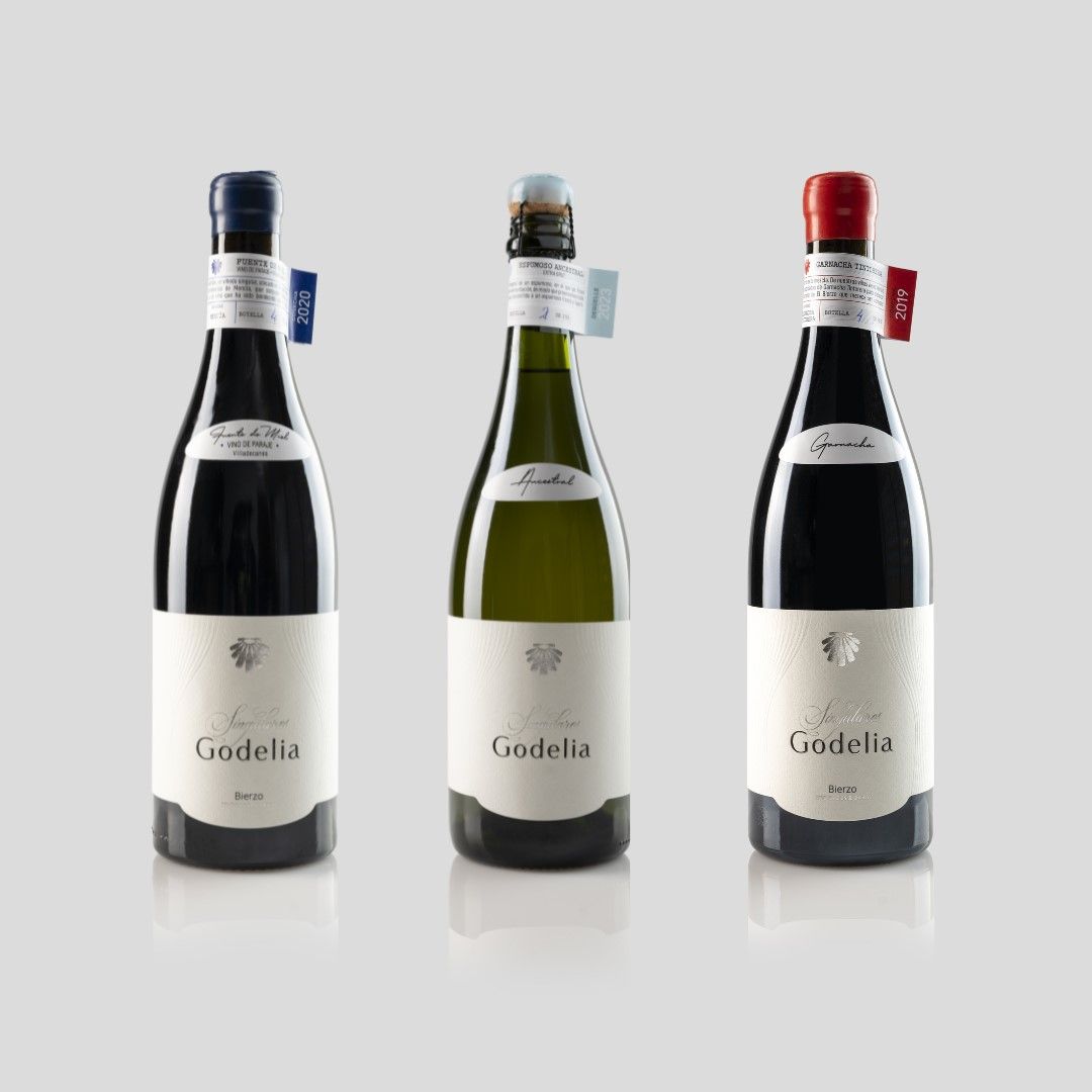 Las tres botellas que forman el proyecto de Godelia.