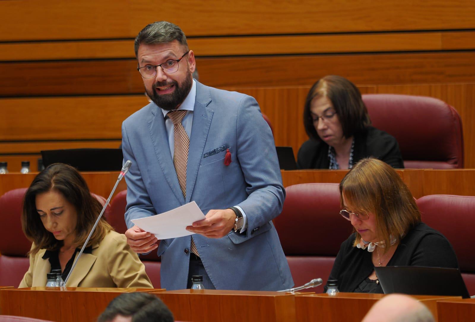 El procurador berciano de UPL, José Ramón García realizará las preguntas.