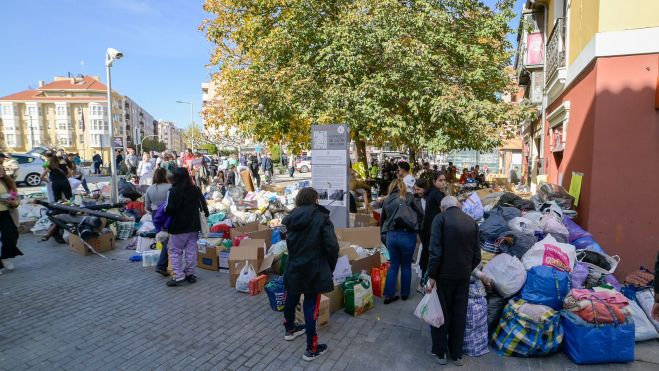 Cientos de leoneses han acudido a la petición de ayuda. | MAURICIO PEÑA