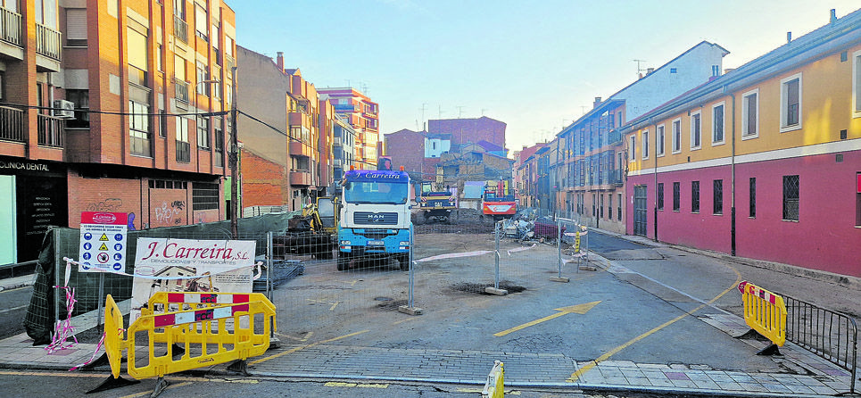 Las demoliciones previas a la reanudación de la obra de la ronda interior prosiguen este lunes. | LNC