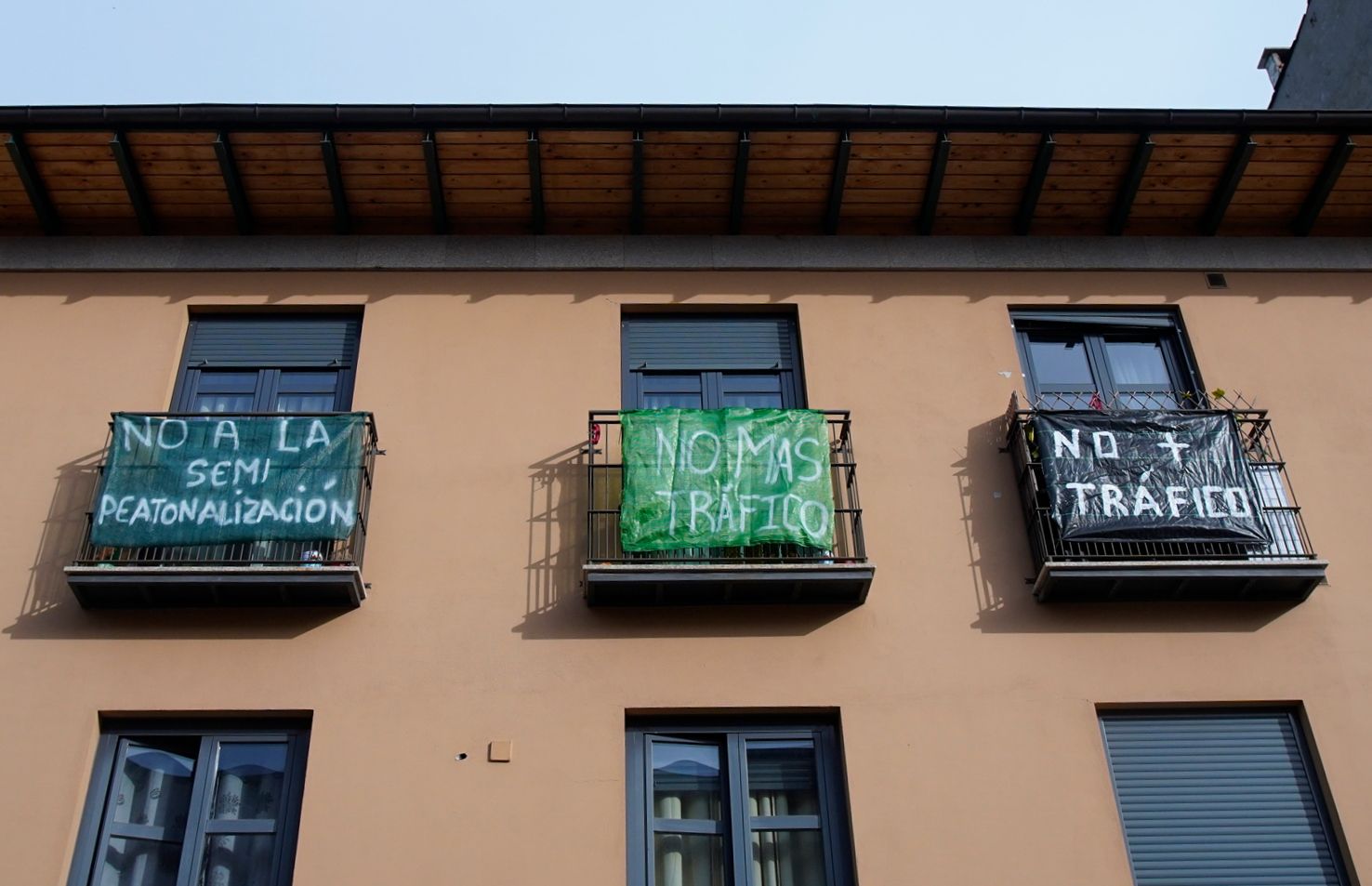 Pancartas de los vecinos del barrio de San Andrés. | C.S. (ICAL)