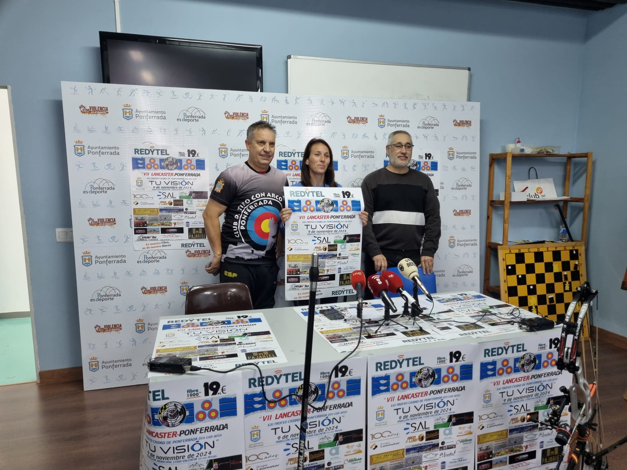 Momento de la presentación del XXI Trofeo Ciudad de Ponferrada y VII Lancaster | RAÚL FERNÁNDEZ