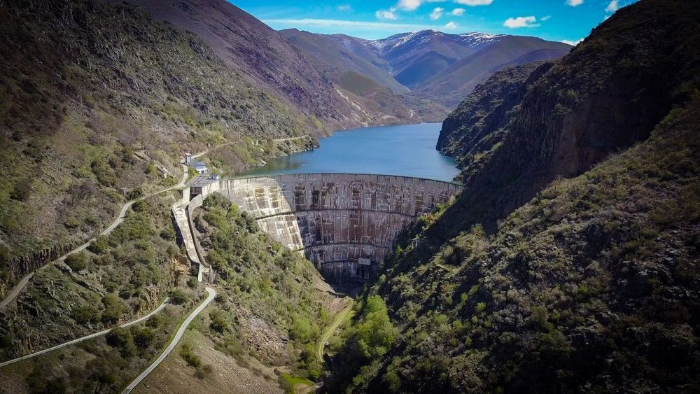 Embalse de Matalavilla, en el municipio de Palacios del Sil.