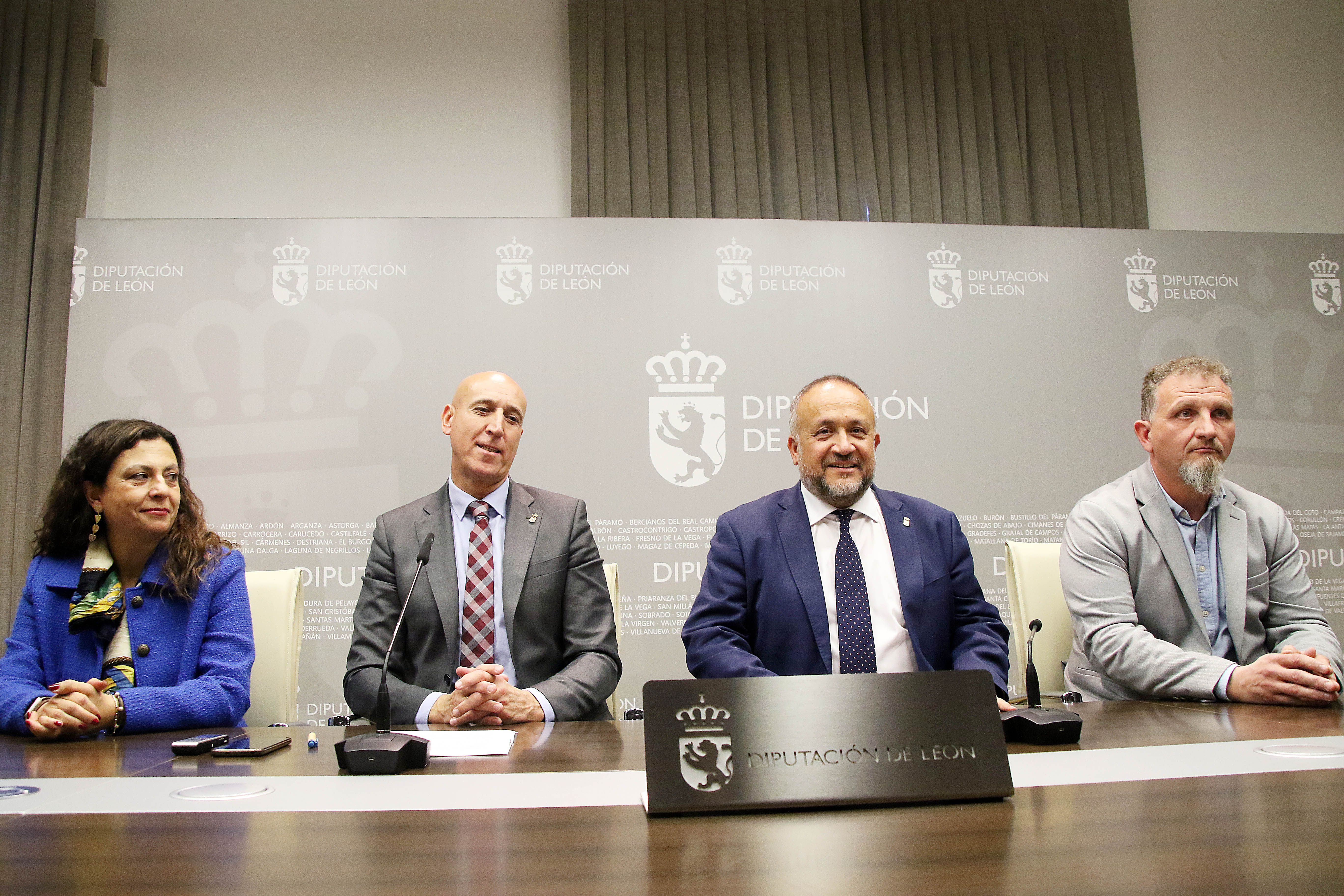 Mercedes Escudero, José Antonio Diez, Gerardo Álvarez Courel y Octavio González, durante su comparecencia en la Diputación. | PEIO GARCÍA (ICAL)